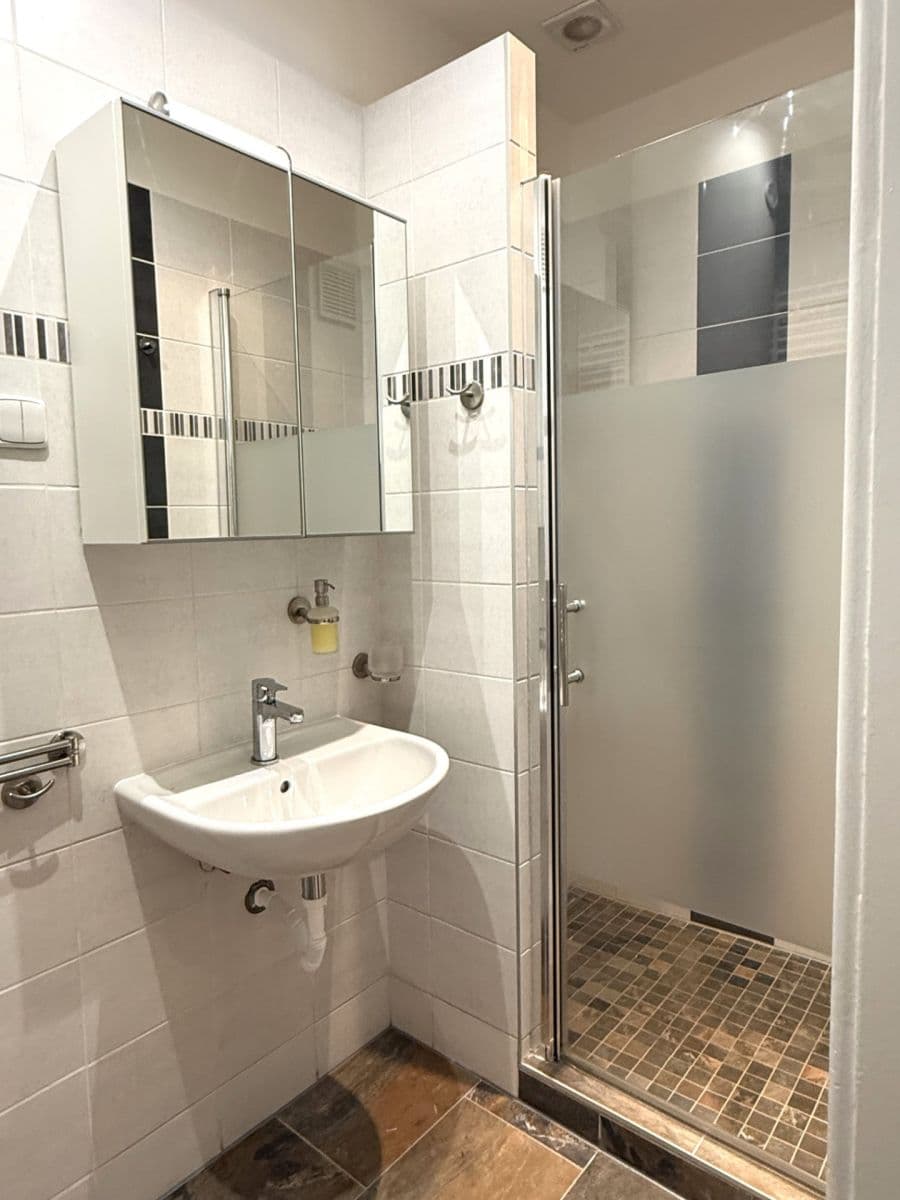 Prenájom bytu 3-izbový 85 m², Malínská, Praha, Praha Prenájom bytu 3-izbový 85 m², Malínská, Praha, Praha