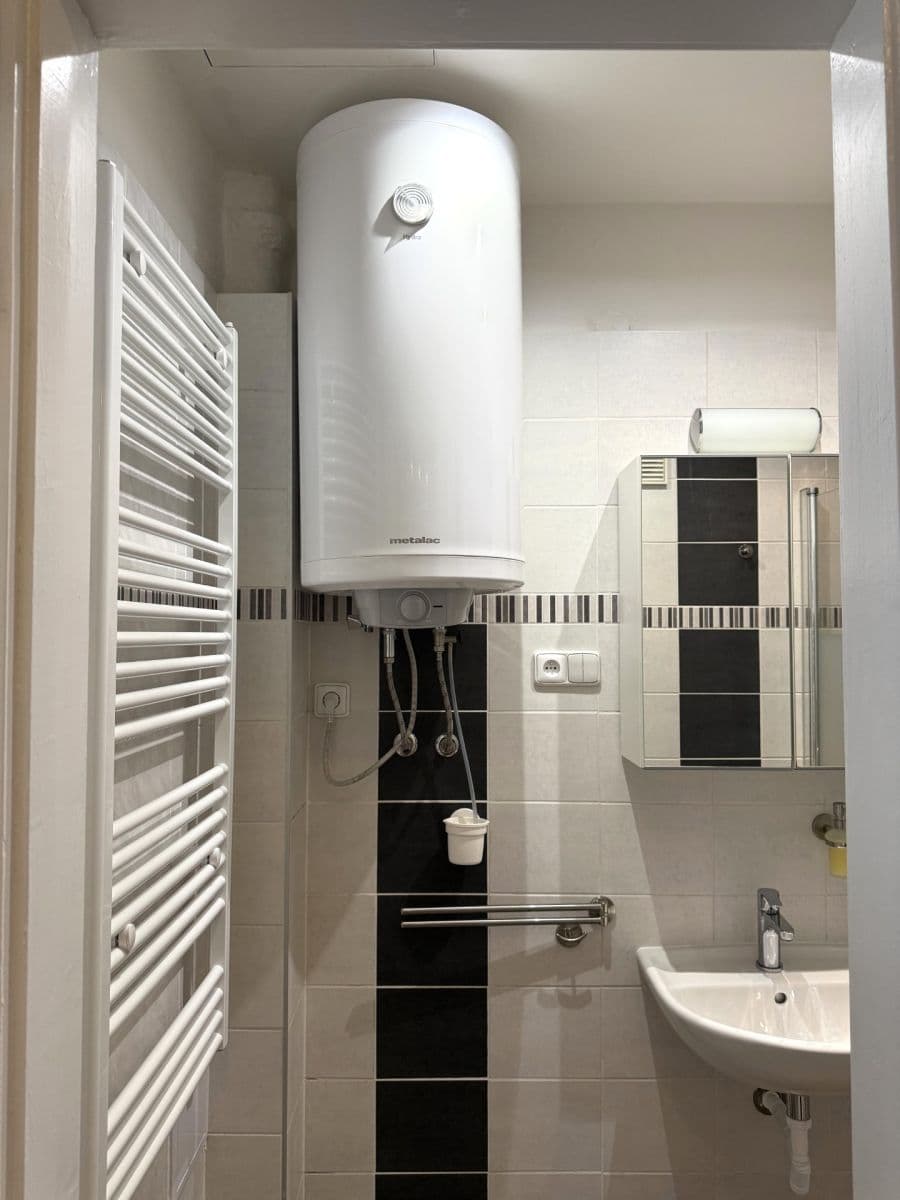 Prenájom bytu 3-izbový 85 m², Malínská, Praha, Praha Prenájom bytu 3-izbový 85 m², Malínská, Praha, Praha