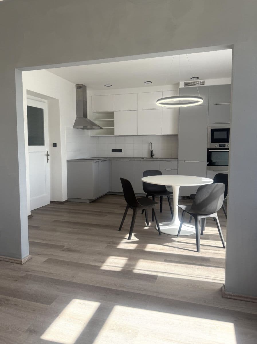 Prenájom bytu 3-izbový 85 m², Malínská, Praha, Praha Prenájom bytu 3-izbový 85 m², Malínská, Praha, Praha