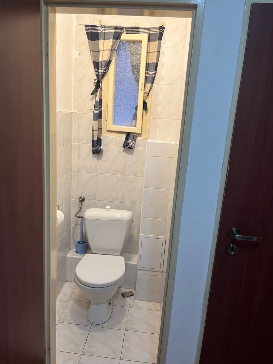 Prenájom bytu 1-izbový 45 m², Káranská, Praha, Praha Prenájom bytu 1-izbový 45 m², Káranská, Praha, Praha