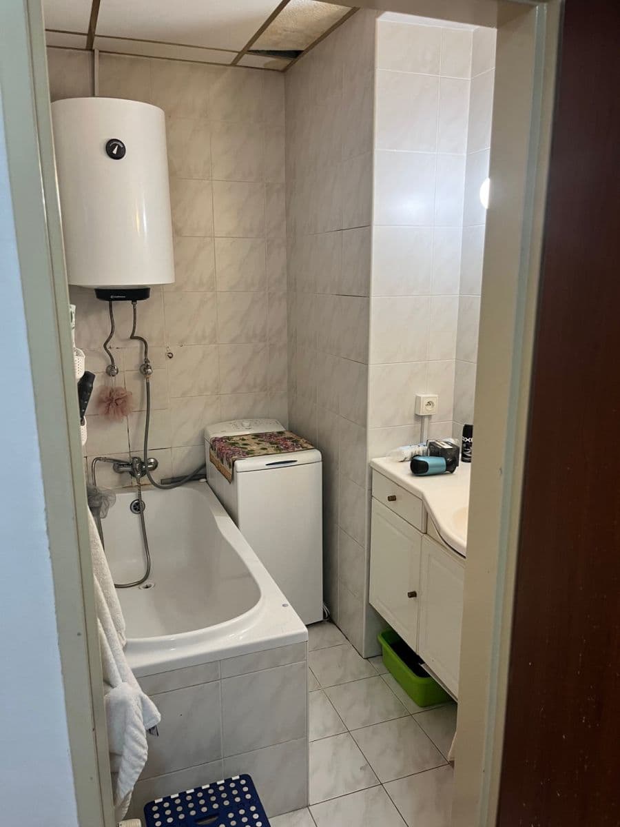 Prenájom bytu 1-izbový 45 m², Káranská, Praha, Praha Prenájom bytu 1-izbový 45 m², Káranská, Praha, Praha