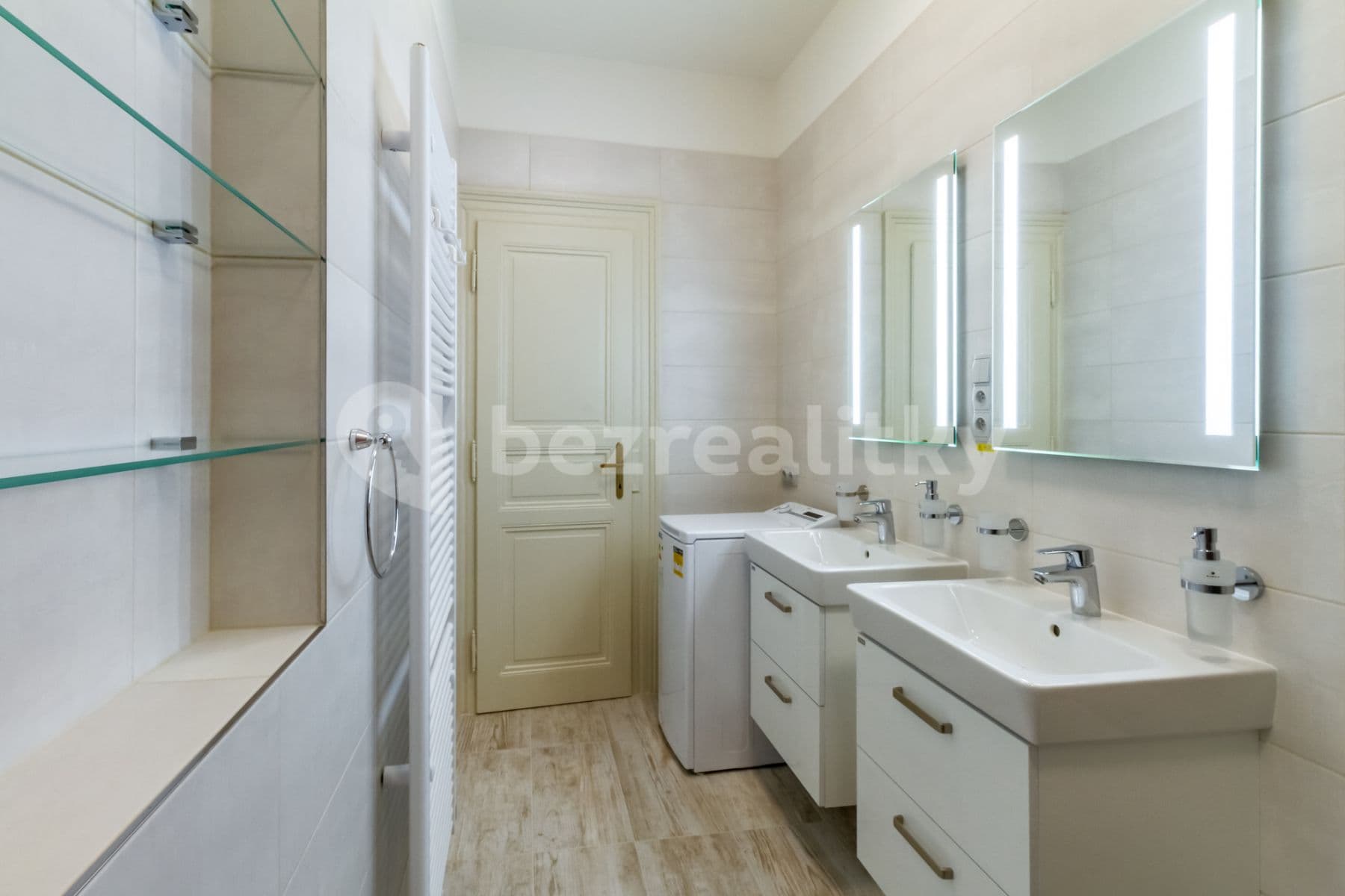 Prenájom bytu 4-izbový 126 m², Legerova, Praha, Praha Prenájom bytu 4-izbový 126 m², Legerova, Praha, Praha