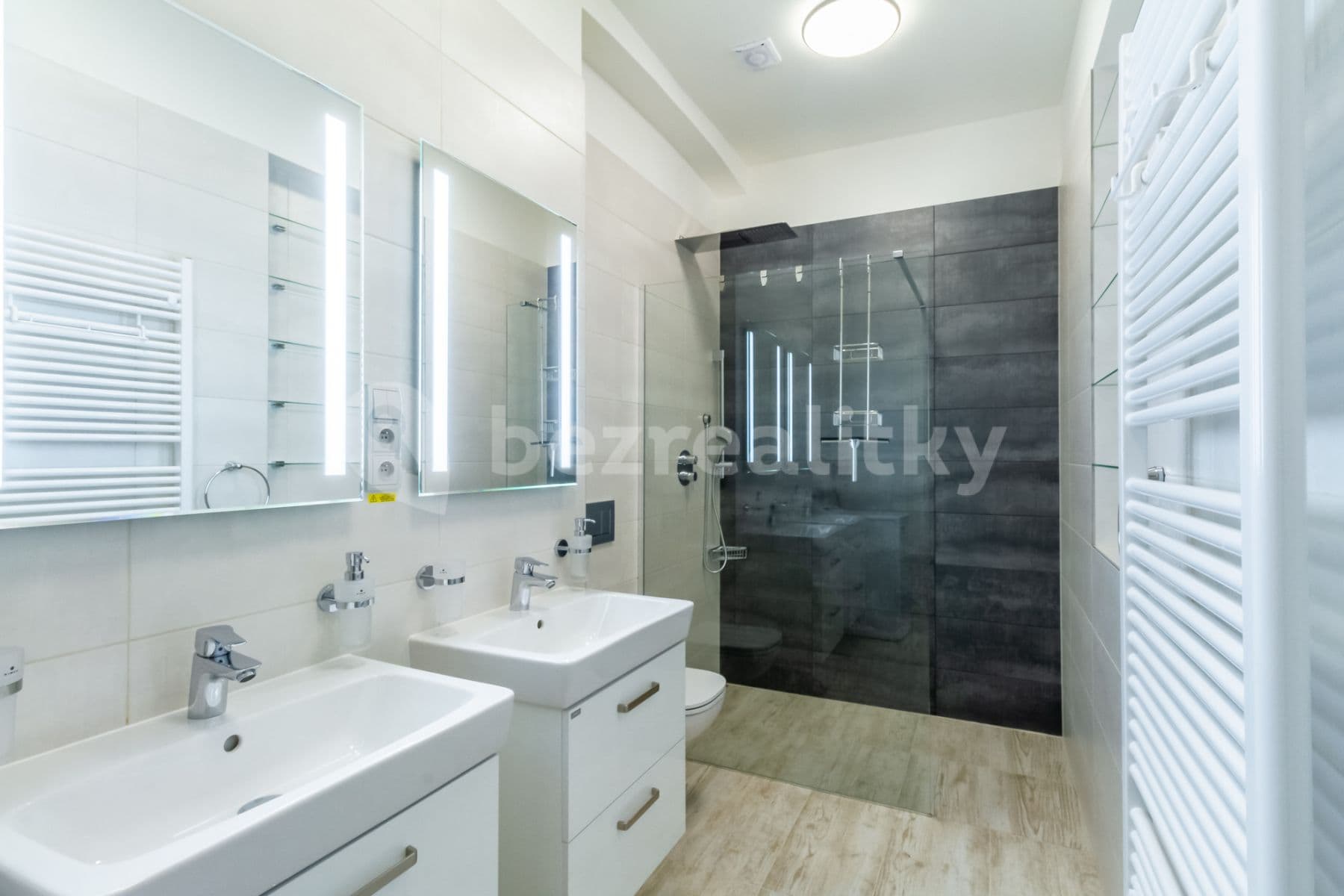 Prenájom bytu 4-izbový 126 m², Legerova, Praha, Praha Prenájom bytu 4-izbový 126 m², Legerova, Praha, Praha