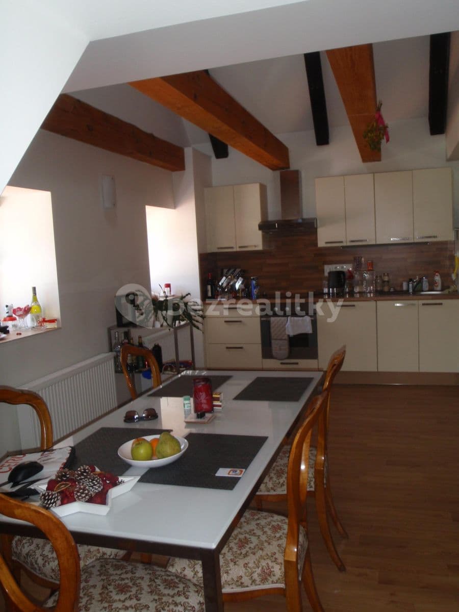 Prenájom bytu 3-izbový 92 m², U Lužického semináře, Praha, Praha Prenájom bytu 3-izbový 92 m², U Lužického semináře, Praha, Praha