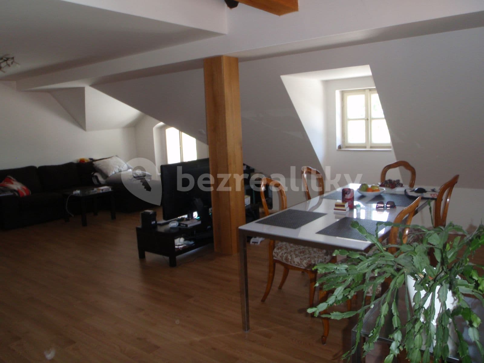 Prenájom bytu 3-izbový 92 m², U Lužického semináře, Praha, Praha Prenájom bytu 3-izbový 92 m², U Lužického semináře, Praha, Praha