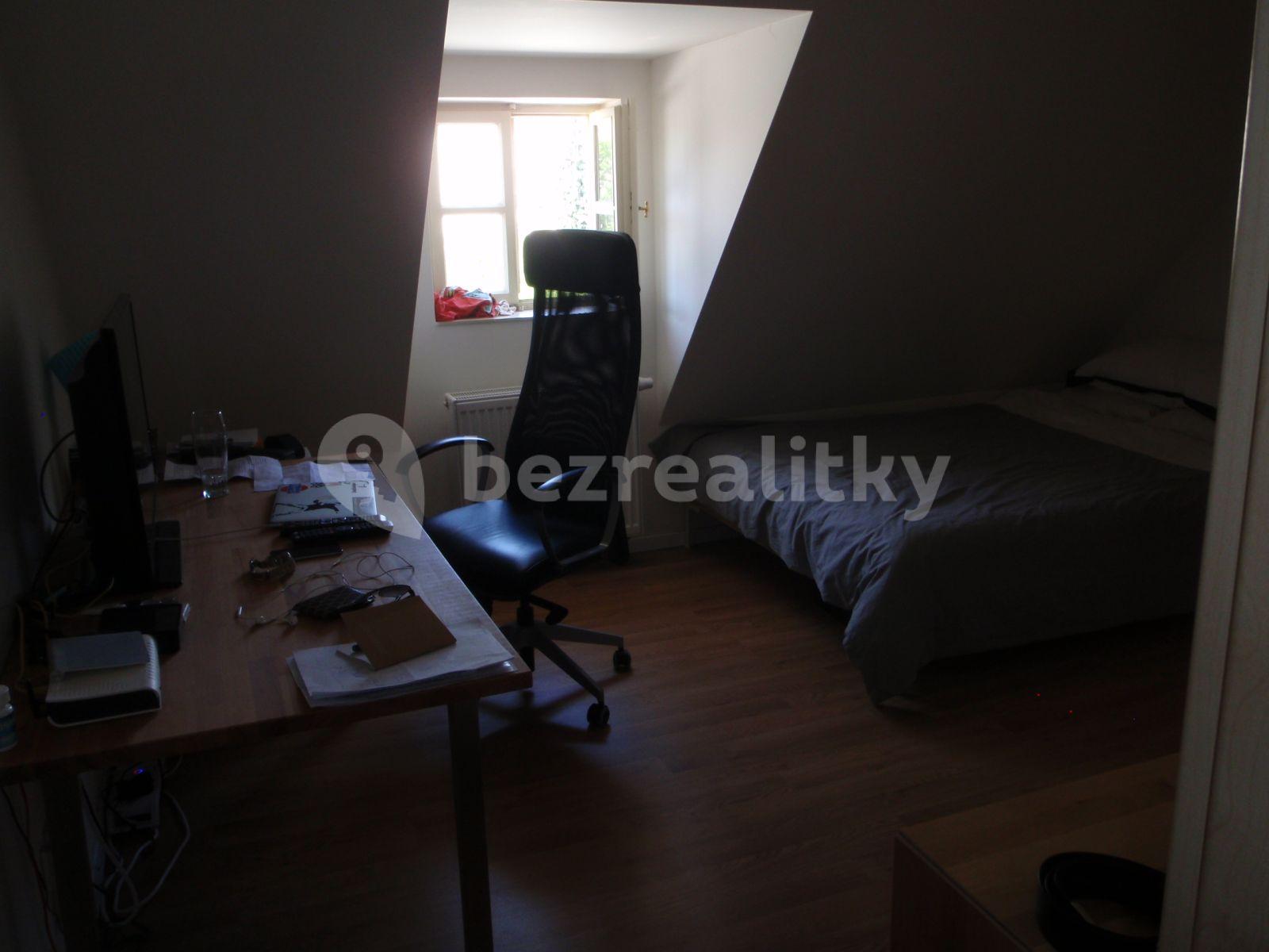 Prenájom bytu 3-izbový 92 m², U Lužického semináře, Praha, Praha