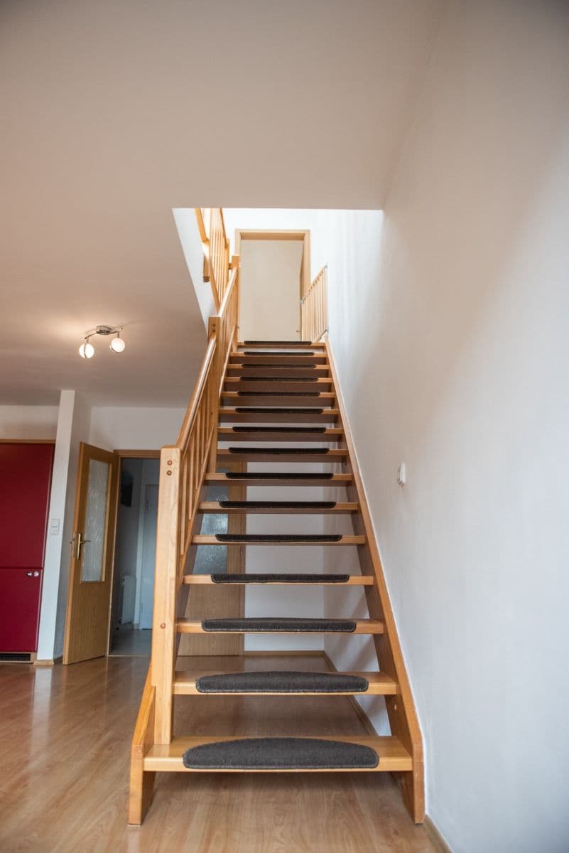 Prenájom bytu 3-izbový 97 m², Velvarská, Horoměřice, Středočeský kraj Prenájom bytu 3-izbový 97 m², Velvarská, Horoměřice, Středočeský kraj