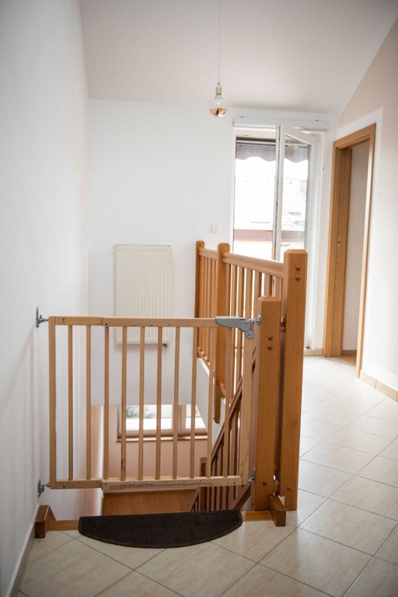 Prenájom bytu 3-izbový 97 m², Velvarská, Horoměřice, Středočeský kraj Prenájom bytu 3-izbový 97 m², Velvarská, Horoměřice, Středočeský kraj