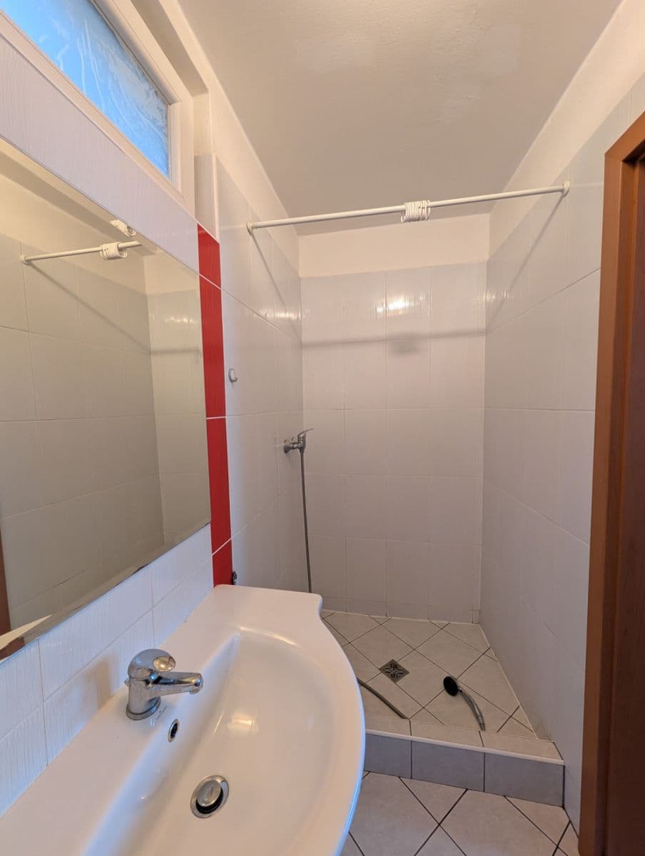 Prenájom bytu 1-izbový 25 m², Pivoňkova, Brno, Jihomoravský kraj Prenájom bytu 1-izbový 25 m², Pivoňkova, Brno, Jihomoravský kraj