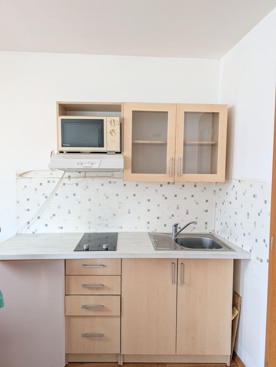 Prenájom bytu 1-izbový 25 m², Pivoňkova, Brno, Jihomoravský kraj Prenájom bytu 1-izbový 25 m², Pivoňkova, Brno, Jihomoravský kraj