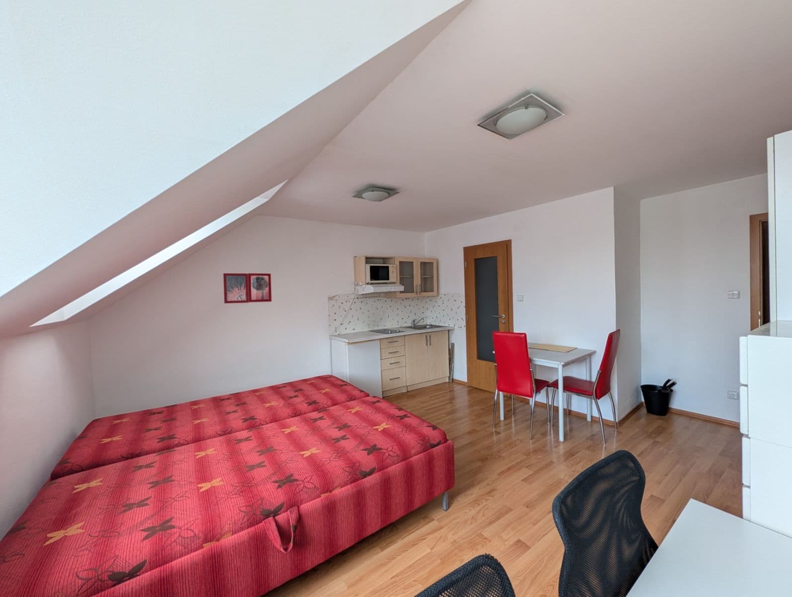 Prenájom bytu 1-izbový 25 m², Pivoňkova, Brno, Jihomoravský kraj Prenájom bytu 1-izbový 25 m², Pivoňkova, Brno, Jihomoravský kraj