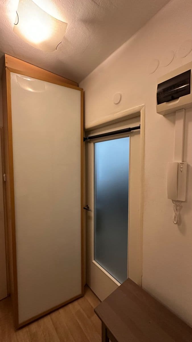 Prenájom bytu 1-izbový 31 m², Svojšovická, Praha, Praha Prenájom bytu 1-izbový 31 m², Svojšovická, Praha, Praha