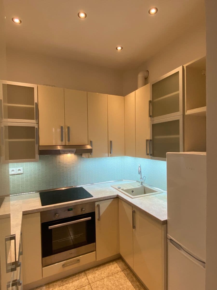 Prenájom bytu 2-izbový 42 m², Kafkova, Praha, Praha Prenájom bytu 2-izbový 42 m², Kafkova, Praha, Praha