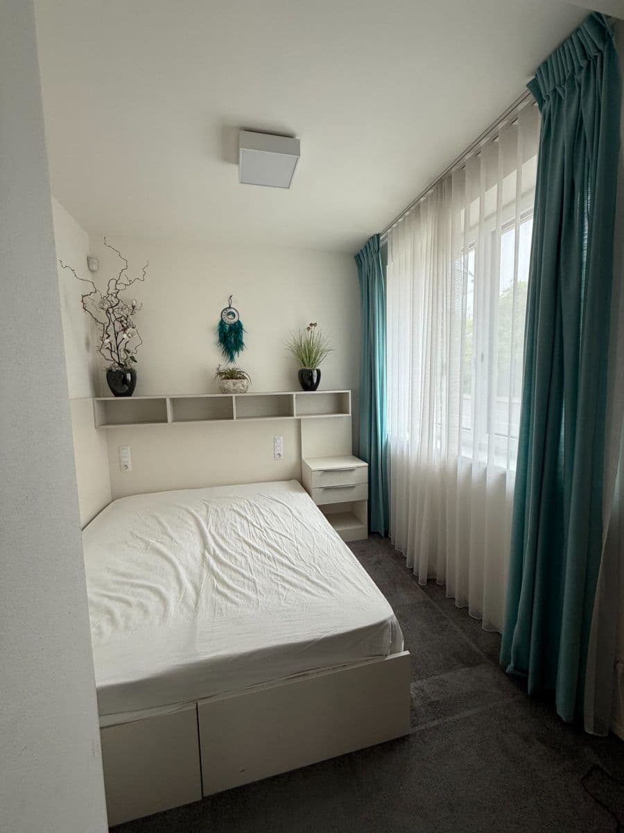 Prenájom bytu 1-izbový 46 m², Trojská, Praha, Praha Prenájom bytu 1-izbový 46 m², Trojská, Praha, Praha