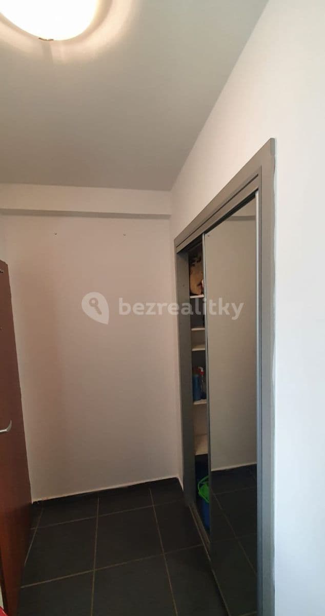 Prenájom bytu 3-izbový 50 m², Kaštanová, Olomouc, Olomoucký kraj Prenájom bytu 3-izbový 50 m², Kaštanová, Olomouc, Olomoucký kraj