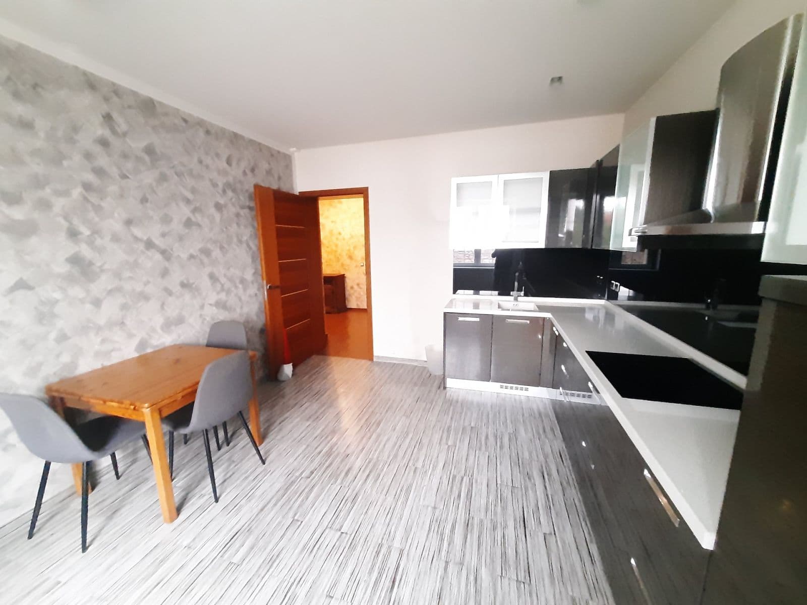 Prenájom bytu 4-izbový 97 m², Přemyšlenská, Praha, Praha Prenájom bytu 4-izbový 97 m², Přemyšlenská, Praha, Praha