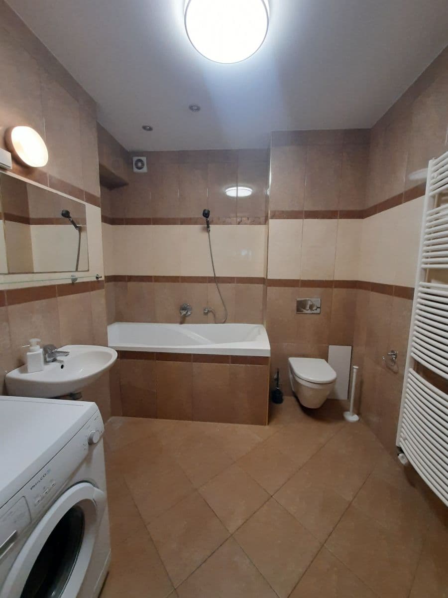 Prenájom bytu 4-izbový 97 m², Přemyšlenská, Praha, Praha Prenájom bytu 4-izbový 97 m², Přemyšlenská, Praha, Praha