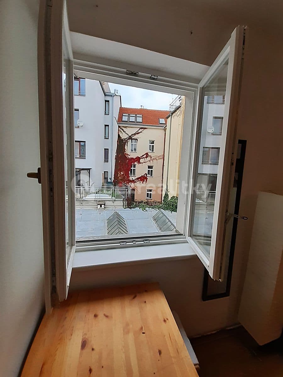 Prenájom bytu 1-izbový 27 m², Donská, Praha, Praha