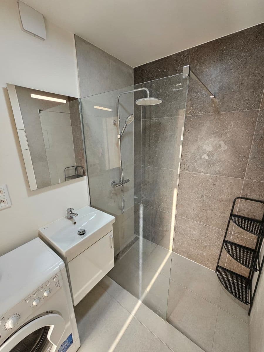 Prenájom bytu 2-izbový 60 m², Pod dálnicí, Praha, Praha Prenájom bytu 2-izbový 60 m², Pod dálnicí, Praha, Praha