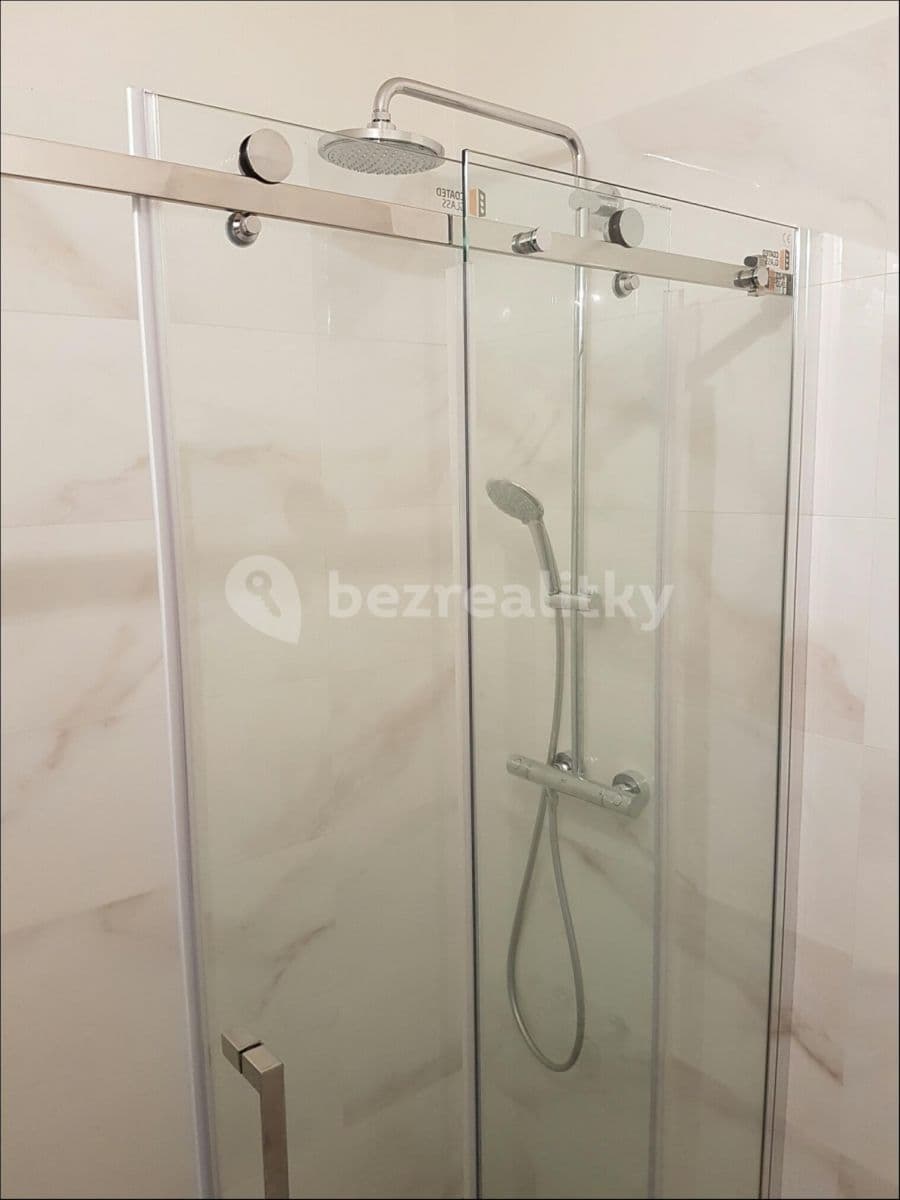 Prenájom bytu 3-izbový 74 m², Kolínská, Praha, Praha Prenájom bytu 3-izbový 74 m², Kolínská, Praha, Praha