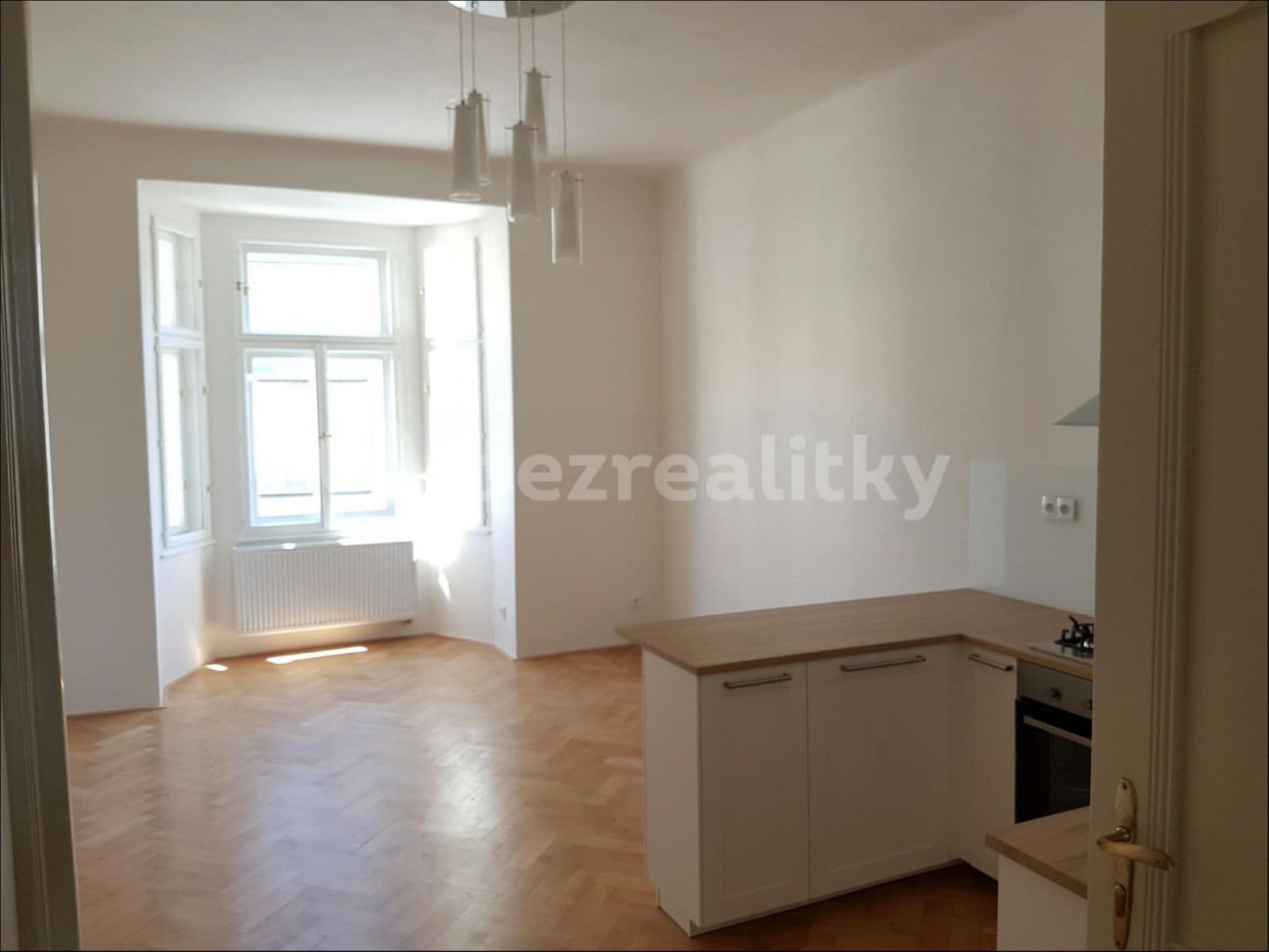 Prenájom bytu 3-izbový 74 m², Kolínská, Praha, Praha Prenájom bytu 3-izbový 74 m², Kolínská, Praha, Praha
