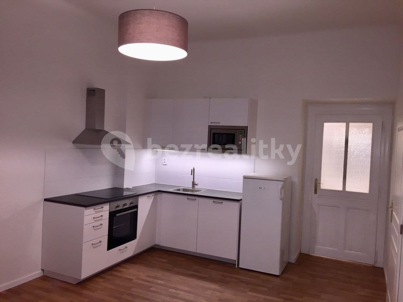 Prenájom bytu 2-izbový 50 m², Ostrovského, Praha, Praha Prenájom bytu 2-izbový 50 m², Ostrovského, Praha, Praha