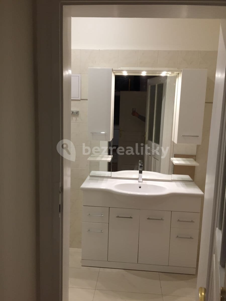 Prenájom bytu 2-izbový 50 m², Ostrovského, Praha, Praha Prenájom bytu 2-izbový 50 m², Ostrovského, Praha, Praha
