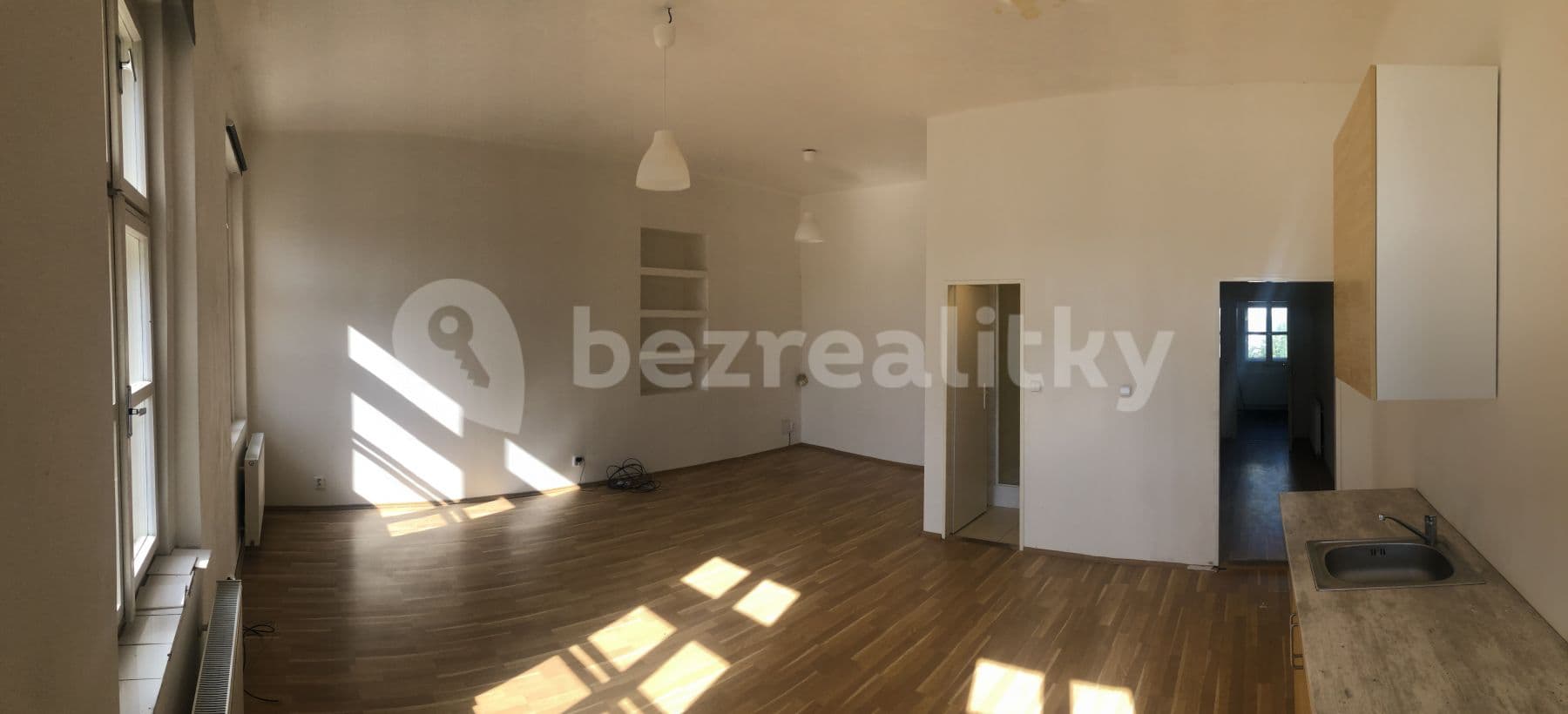 Prenájom bytu 1-izbový 44 m², U Pekařky, Praha, Praha