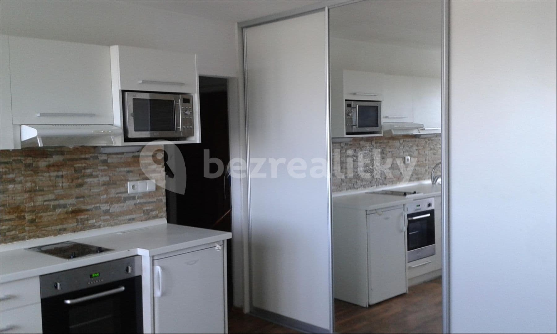Prenájom bytu 1-izbový 35 m², Husovo náměstí, Nové Město nad Metují, Královéhradecký kraj Prenájom bytu 1-izbový 35 m², Husovo náměstí, Nové Město nad Metují, Královéhradecký kraj