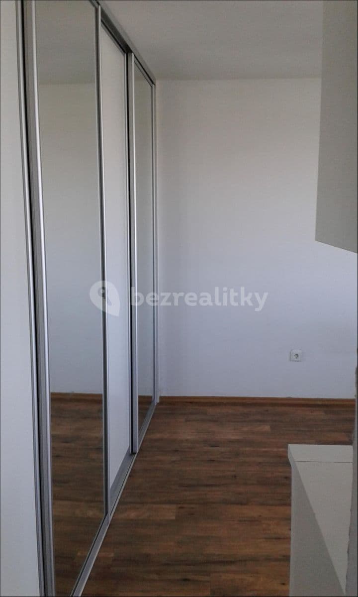 Prenájom bytu 1-izbový 35 m², Husovo náměstí, Nové Město nad Metují, Královéhradecký kraj Prenájom bytu 1-izbový 35 m², Husovo náměstí, Nové Město nad Metují, Královéhradecký kraj