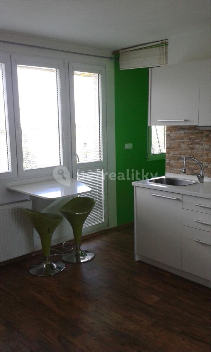 Prenájom bytu 1-izbový 35 m², Husovo náměstí, Nové Město nad Metují, Královéhradecký kraj Prenájom bytu 1-izbový 35 m², Husovo náměstí, Nové Město nad Metují, Královéhradecký kraj
