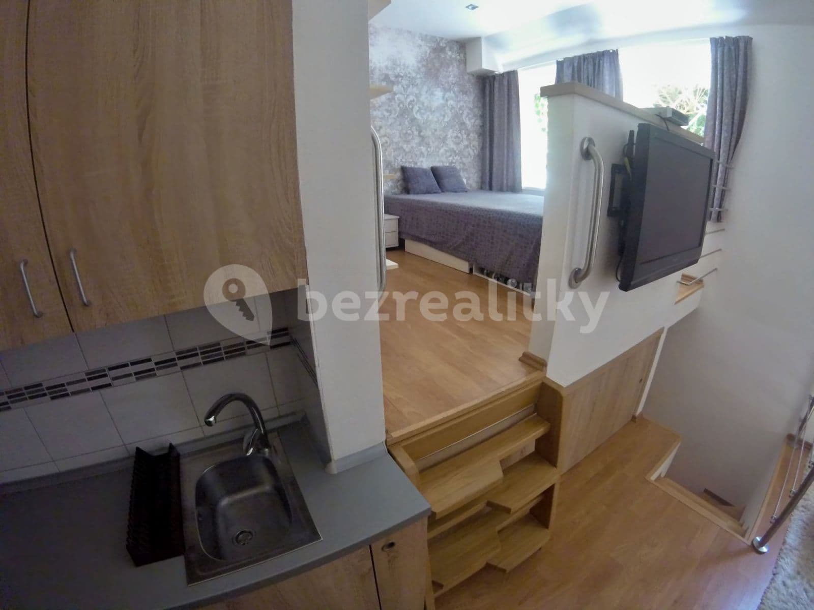 Prenájom bytu 1-izbový 40 m², Nad Santoškou, Praha, Praha Prenájom bytu 1-izbový 40 m², Nad Santoškou, Praha, Praha