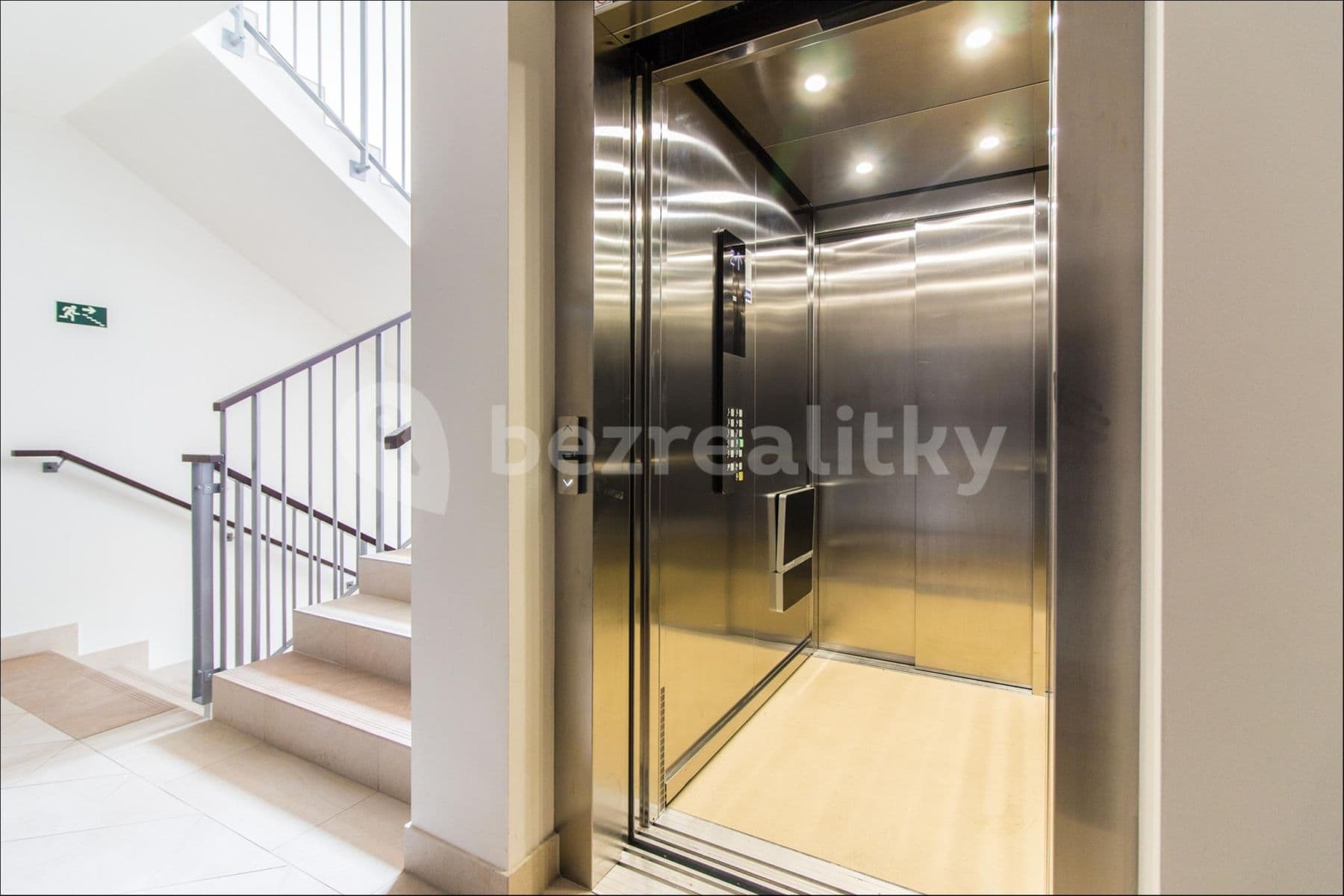 Prenájom bytu 1-izbový 39 m², Vojenova, Praha, Praha Prenájom bytu 1-izbový 39 m², Vojenova, Praha, Praha