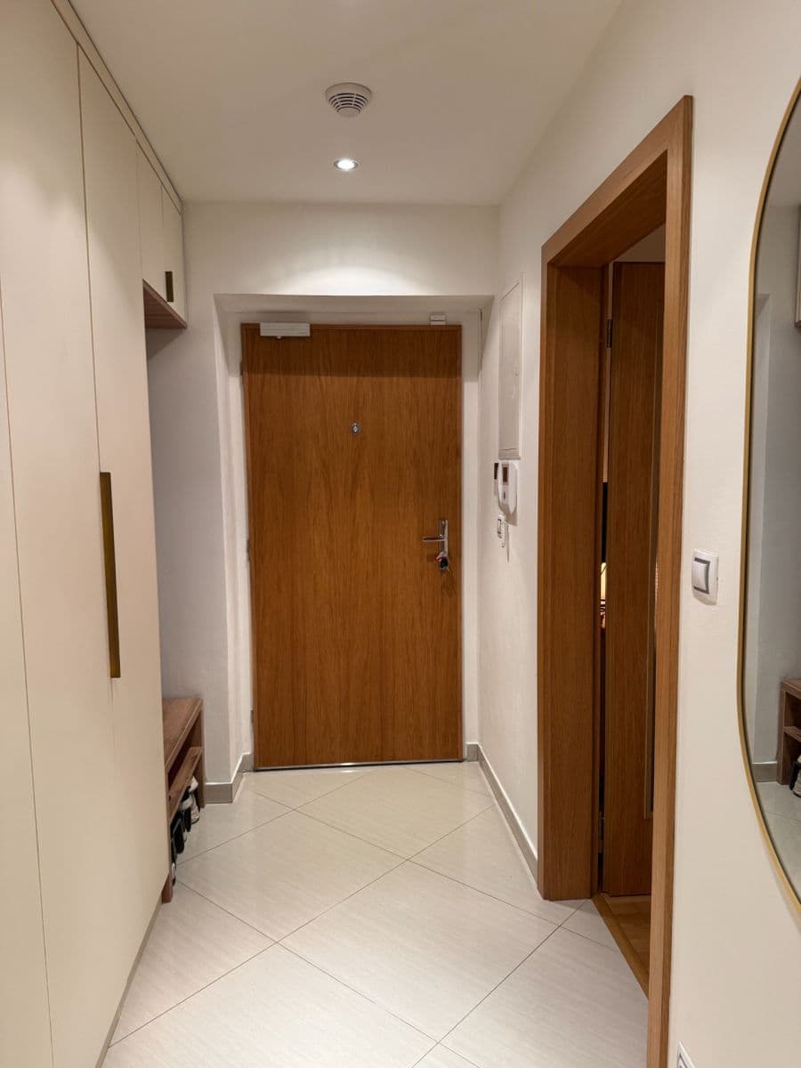 Prenájom bytu 1-izbový 39 m², Vojenova, Praha, Praha Prenájom bytu 1-izbový 39 m², Vojenova, Praha, Praha