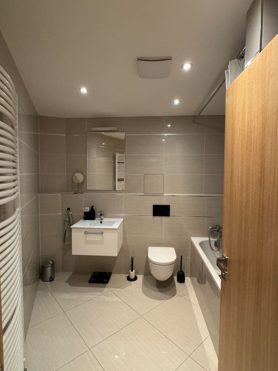 Prenájom bytu 1-izbový 39 m², Vojenova, Praha, Praha Prenájom bytu 1-izbový 39 m², Vojenova, Praha, Praha
