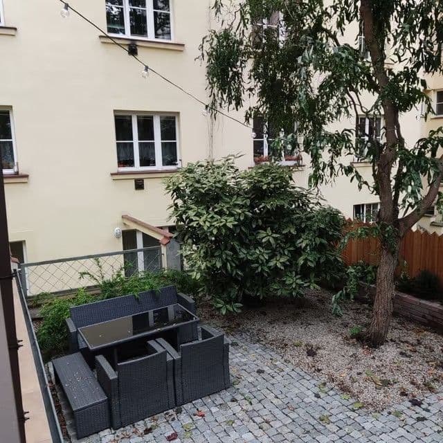 Prenájom bytu 2-izbový 66 m², Jeseniova, Praha, Praha Prenájom bytu 2-izbový 66 m², Jeseniova, Praha, Praha