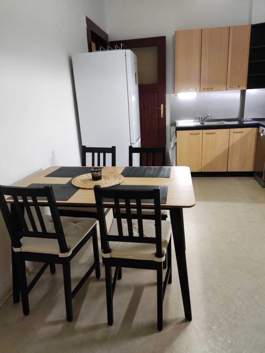 Prenájom bytu 2-izbový 66 m², Jeseniova, Praha, Praha Prenájom bytu 2-izbový 66 m², Jeseniova, Praha, Praha