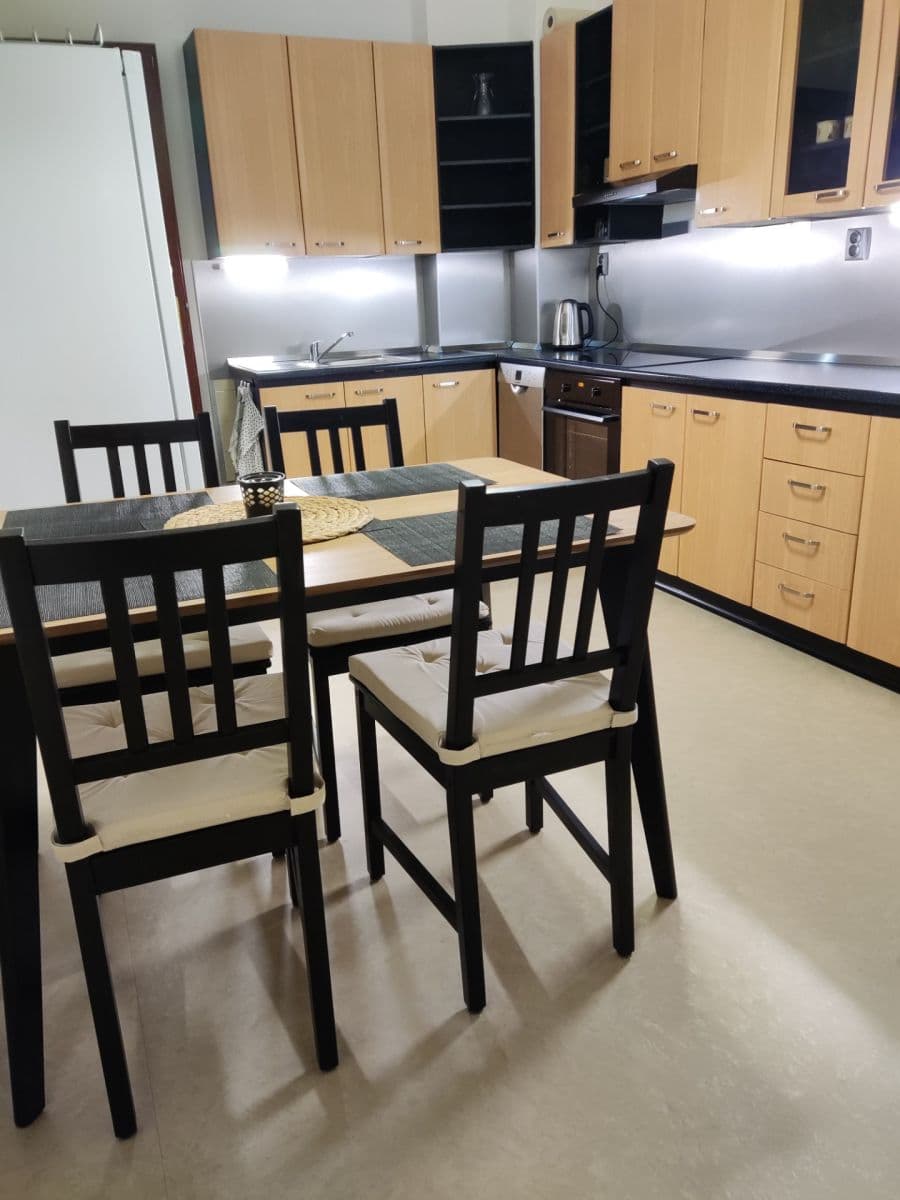 Prenájom bytu 2-izbový 66 m², Jeseniova, Praha, Praha Prenájom bytu 2-izbový 66 m², Jeseniova, Praha, Praha