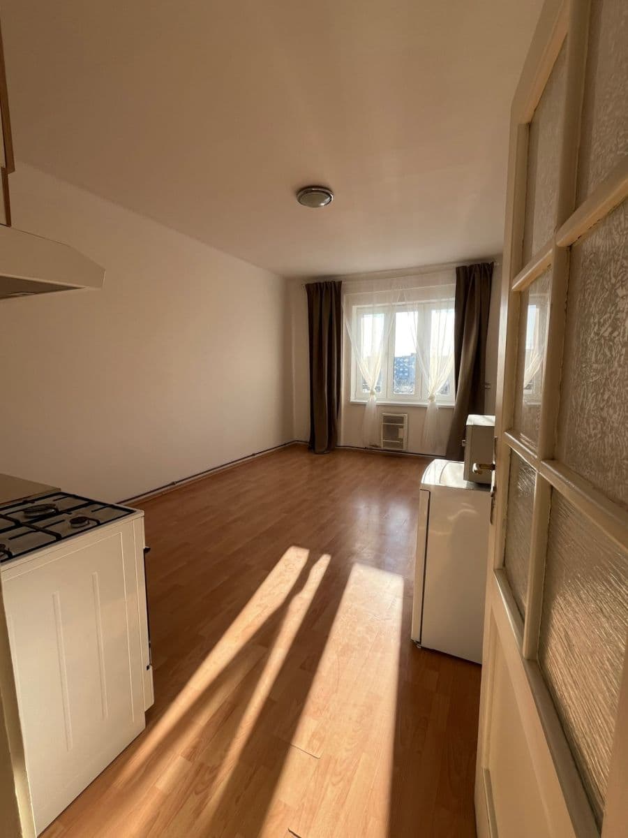 Prenájom bytu 2-izbový 40 m², Ronkova, Praha, Praha Prenájom bytu 2-izbový 40 m², Ronkova, Praha, Praha