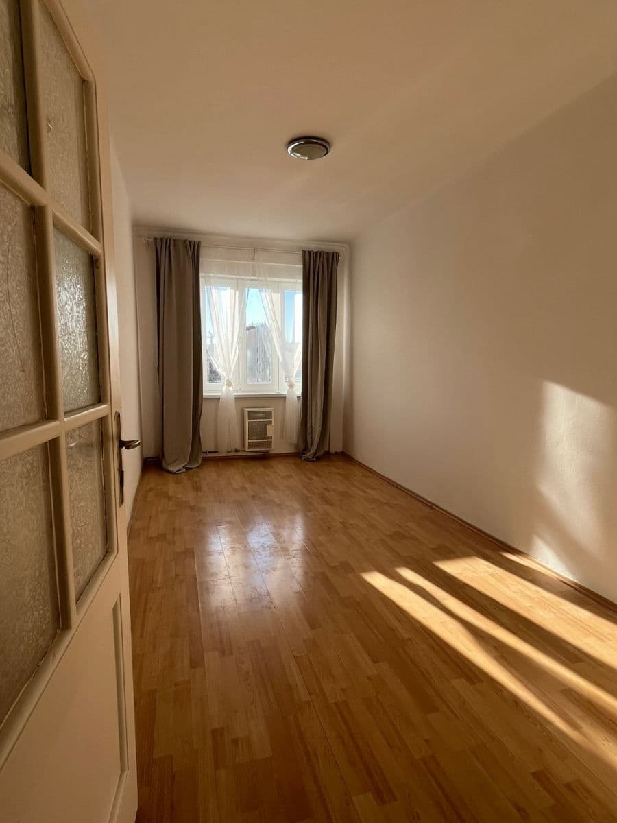 Prenájom bytu 2-izbový 40 m², Ronkova, Praha, Praha Prenájom bytu 2-izbový 40 m², Ronkova, Praha, Praha