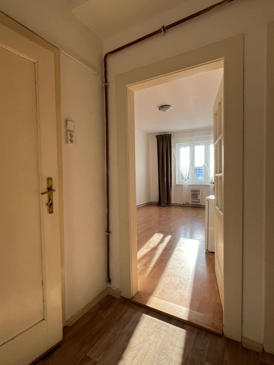 Prenájom bytu 2-izbový 40 m², Ronkova, Praha, Praha Prenájom bytu 2-izbový 40 m², Ronkova, Praha, Praha