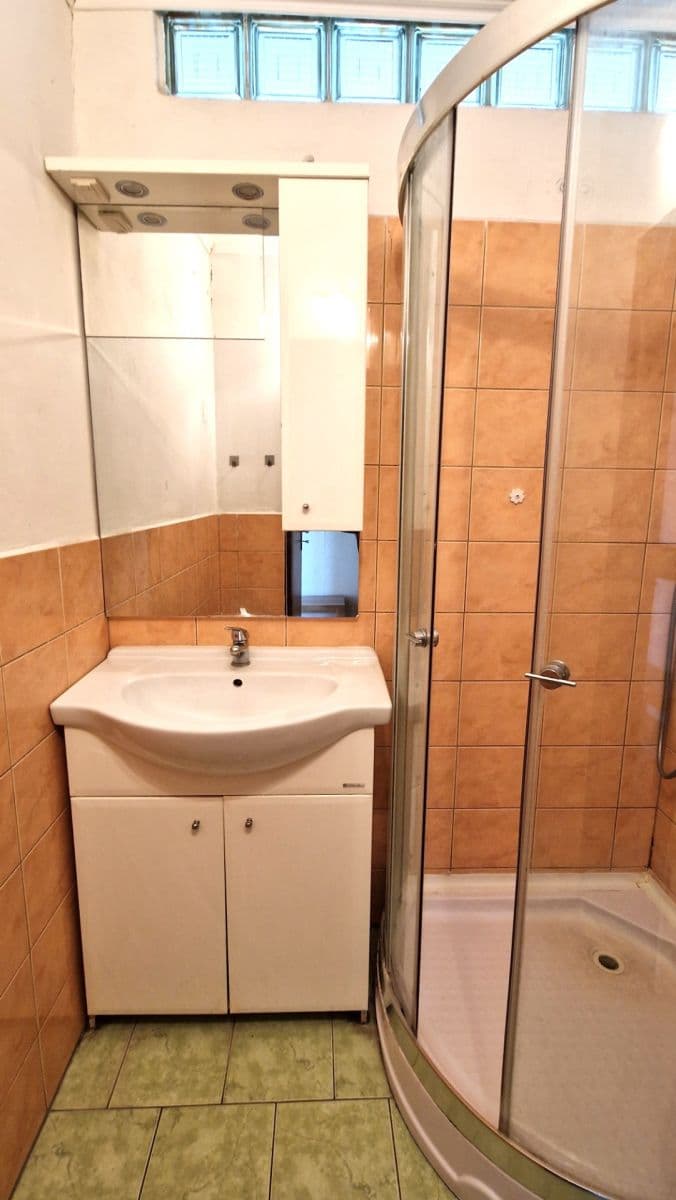 Prenájom bytu 2-izbový 55 m², Uhelná, Hradec Králové, Královéhradecký kraj Prenájom bytu 2-izbový 55 m², Uhelná, Hradec Králové, Královéhradecký kraj