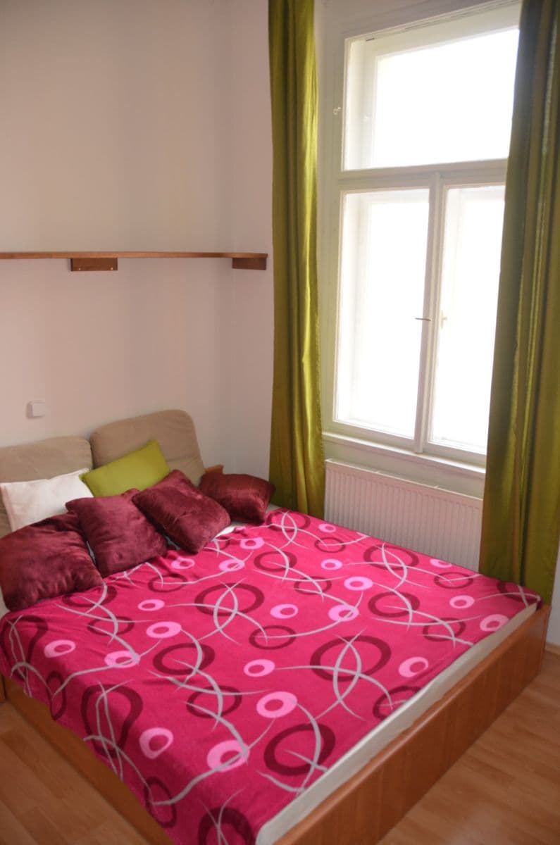 Prenájom bytu 2-izbový 38 m², Slezská, Praha, Praha Prenájom bytu 2-izbový 38 m², Slezská, Praha, Praha