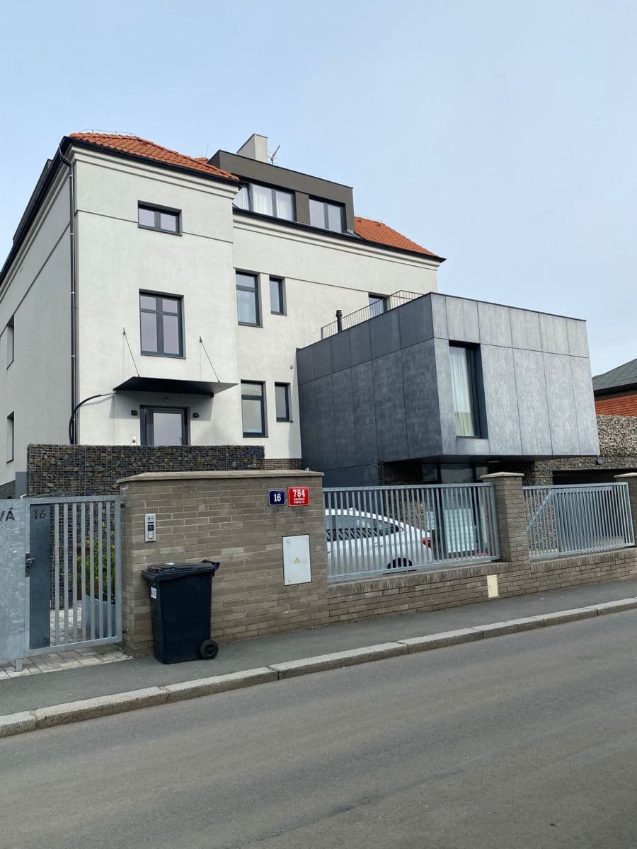 Prenájom bytu 5-izbový 157 m², Révová, Praha, Praha Prenájom bytu 5-izbový 157 m², Révová, Praha, Praha