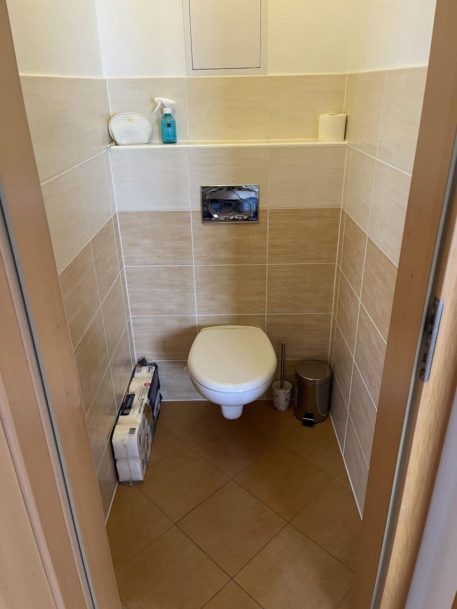 Prenájom bytu 2-izbový 61 m², Laudonova, Praha, Praha Prenájom bytu 2-izbový 61 m², Laudonova, Praha, Praha