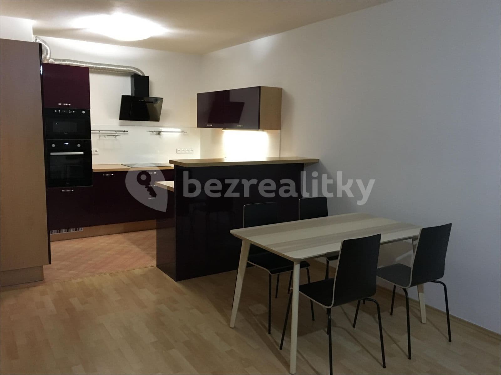 Prenájom bytu 2-izbový 80 m², Vrbenského, Praha, Praha Prenájom bytu 2-izbový 80 m², Vrbenského, Praha, Praha