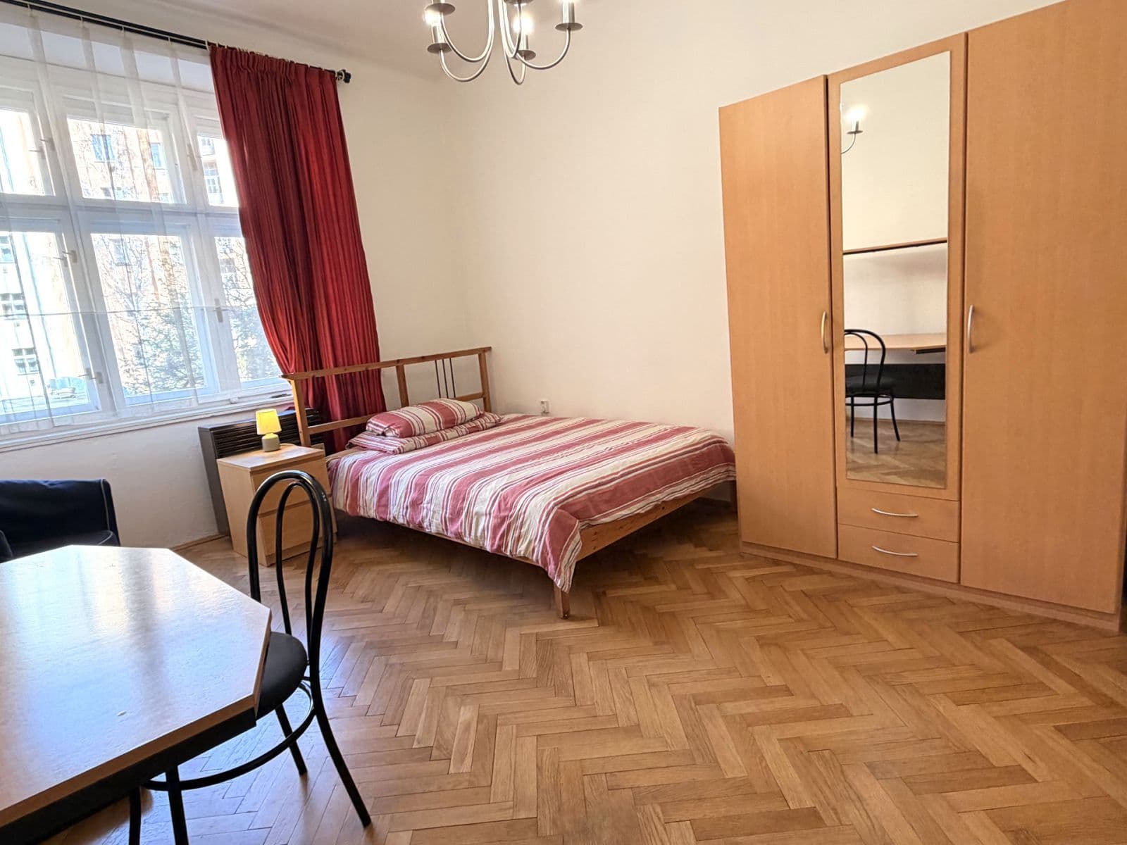 Prenájom bytu 4-izbový 18 m², Biskupcova, Praha, Praha Prenájom bytu 4-izbový 18 m², Biskupcova, Praha, Praha