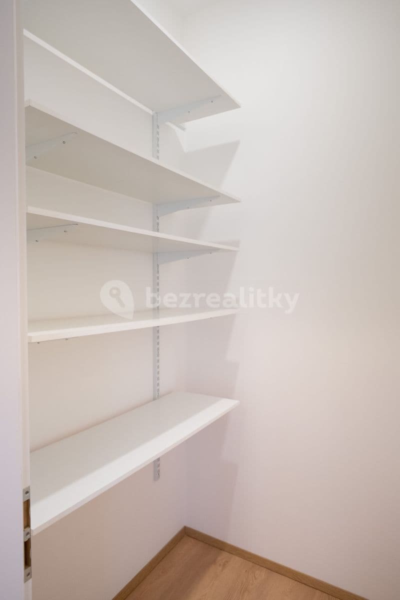 Prenájom bytu 3-izbový 77 m², Březinova, Praha, Praha Prenájom bytu 3-izbový 77 m², Březinova, Praha, Praha