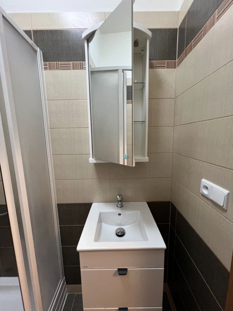 Prenájom bytu 1-izbový 30 m², Na Stezce, Praha, Praha Prenájom bytu 1-izbový 30 m², Na Stezce, Praha, Praha