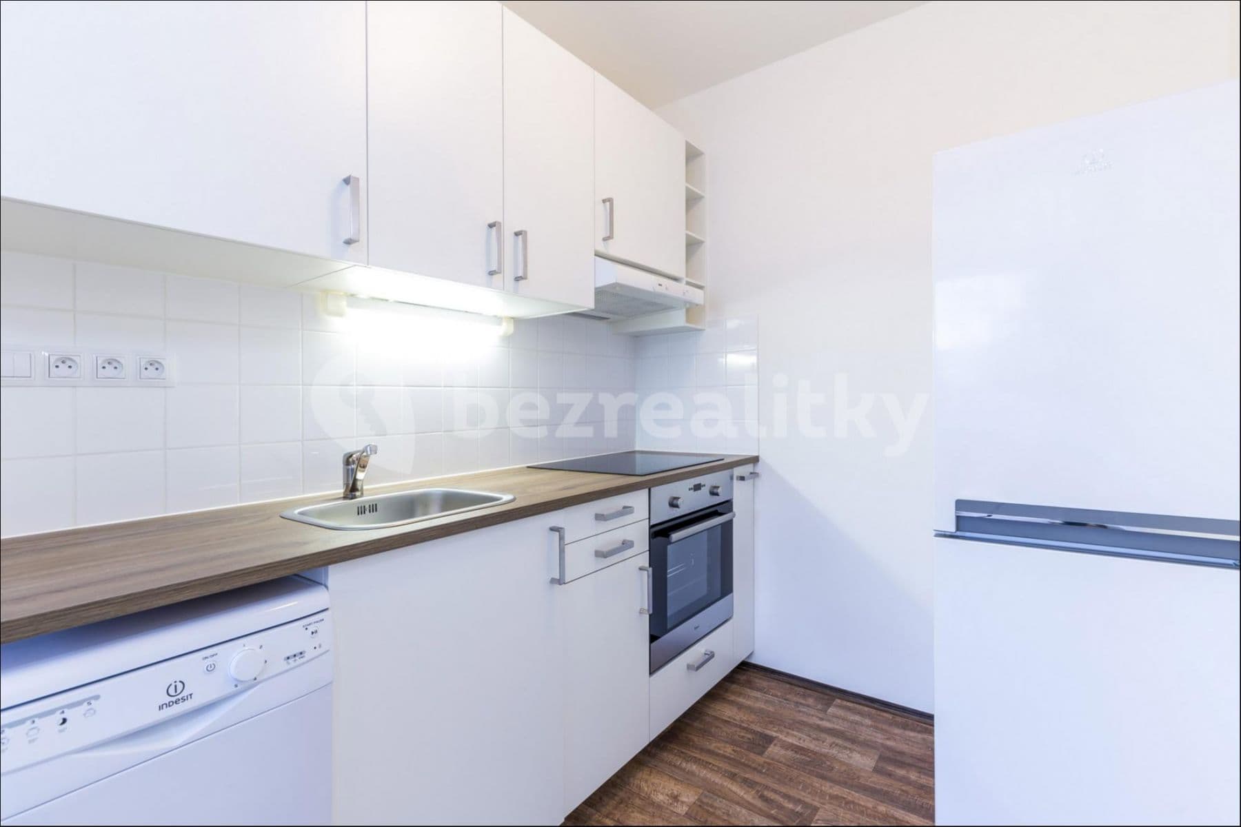Prenájom bytu 1-izbový 33 m², Blattného, Praha, Praha